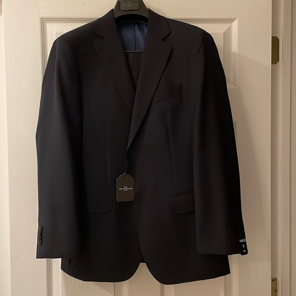 38S brand new navy blue Combatant Gentleman Suit